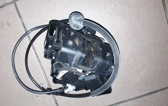 Ford Focus C-MAX Front door lock 3M5AR21812AJ