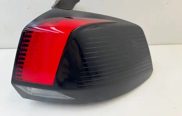 Peugeot 5008 II Rear/tail lights 9811028180