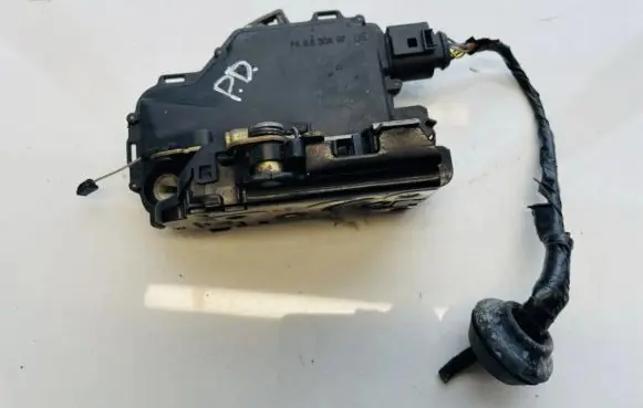 Audi A4 S4 B6 8E 8H Front door lock