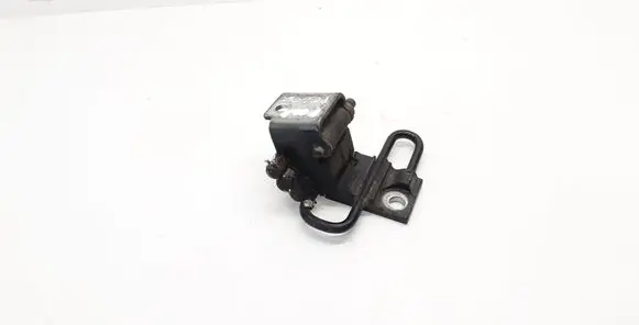 Volkswagen Polo IV 9N3 Front door lower hinge 6Q0831412A