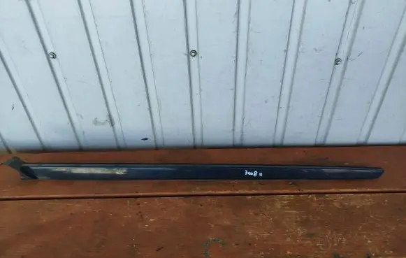 Peugeot 3008 II Windshield trim 9810112080