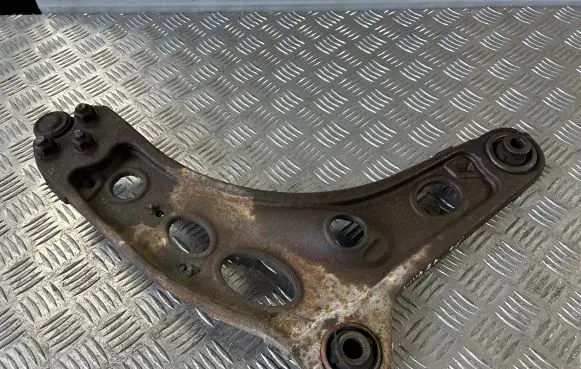 Opel Vivaro Front lower control arm/wishbone