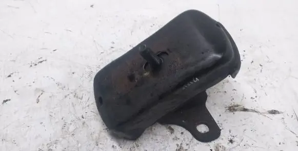 KIA Sorento Engine mount bracket