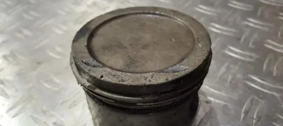 Piston
