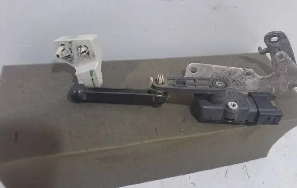 BMW X5 G05 Rear air suspension level height sensor 6870200