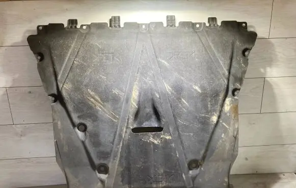 Engine splash shield/under tray
