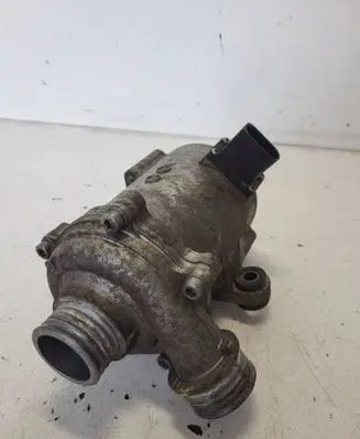 BMW 3 F30 F35 F31 Water pump 46100