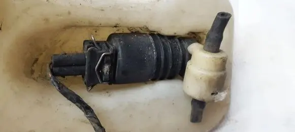 Volkswagen Caddy Windscreen/windshield washer pump