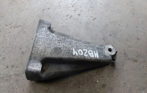 Engine mounting bracket
