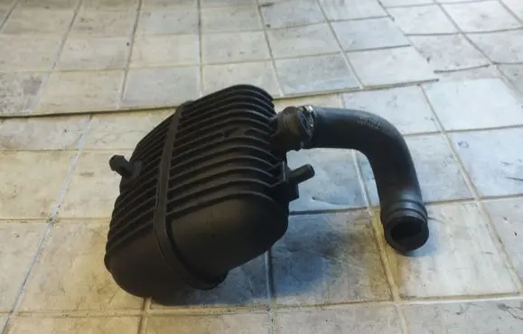Vacuum air tank