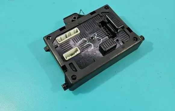Renault Clio III Central body control module 8200343733 IMPRK1549473