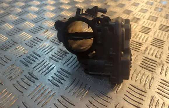 BMW 5 F10 F11 Throttle valve 8512452