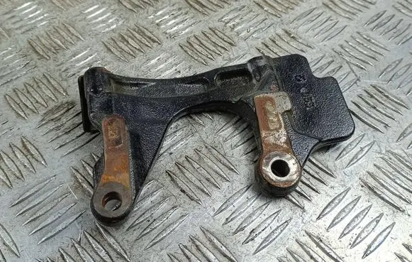 Honda CR-V Bracket in trunk/boot 