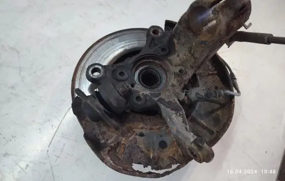 Volkswagen Touran I Front wheel hub