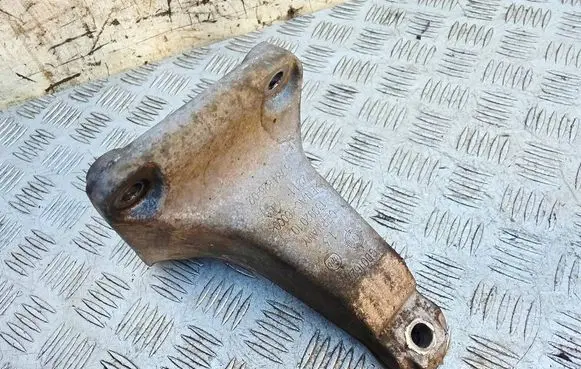 BMW 3 F30 F35 F31 Engine mounting bracket 6855822 6784826