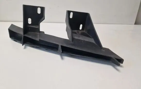 Audi Q7 4L Front bumper mounting bracket 4L0807333