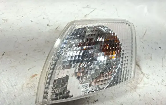 Volkswagen PASSAT B5 Front indicator light 185104B