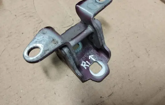 Chrysler Neon II Front door upper hinge