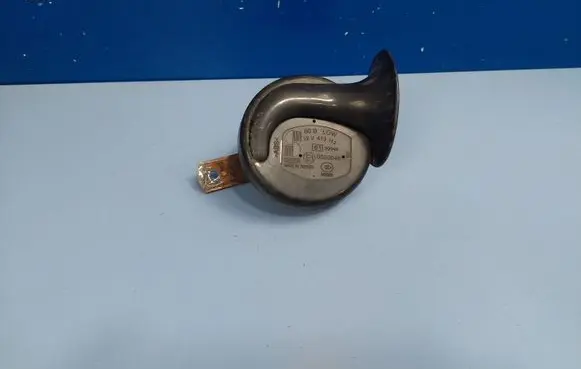 Tesla Model S Horn signal 0020046 E10020046