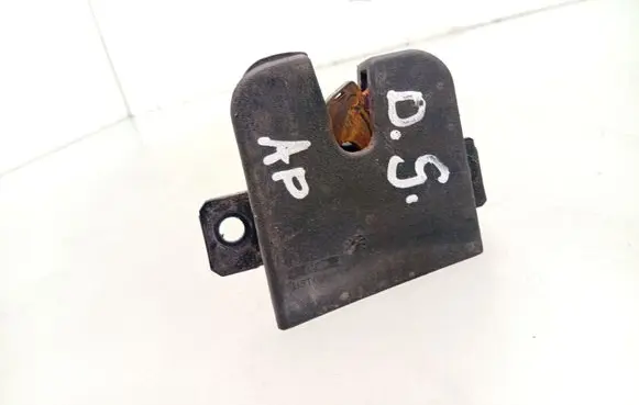 Loading door lock