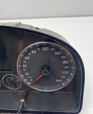 Volkswagen Touran I Speedometer (instrument cluster) 1T0920871A VWZ7Z0D9945167 V0020000