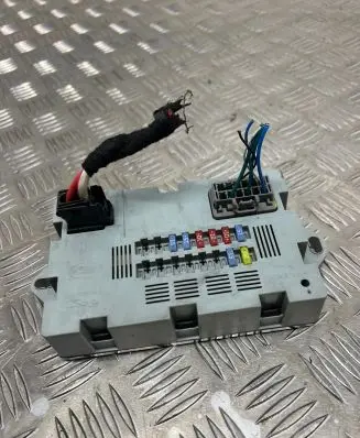 Jaguar XF X260 Fuse module 71739084 1610261819 73707520