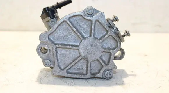 Ford Focus Vacuum pump 9684786780