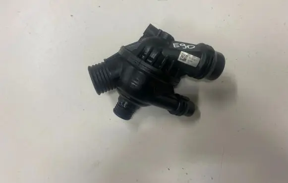 Thermostat/thermostat housing
