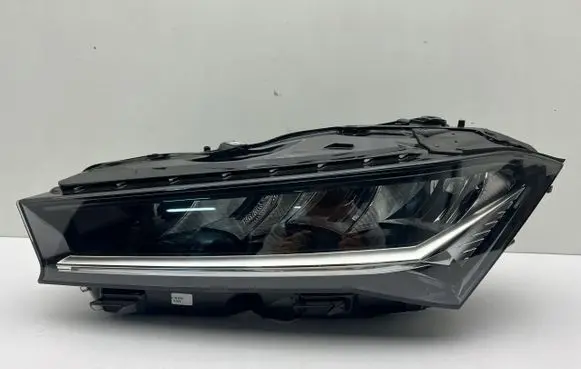 Skoda Superb B9 Headlight/headlamp 3P1941015