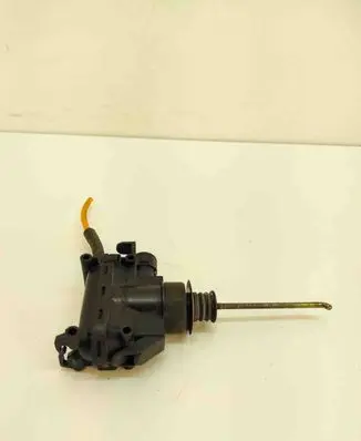 Engine mount vacuum valve