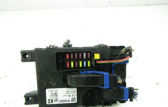 Opel Corsa D Central body control module 13142241