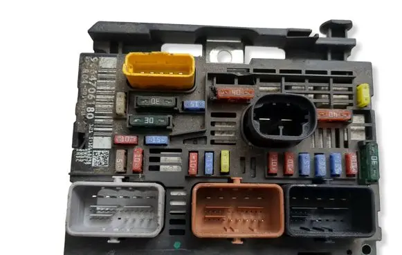 Citroen Berlingo Fuse module 9664706180