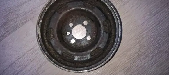 Volkswagen PASSAT B5 Crankshaft pulley 058105251e