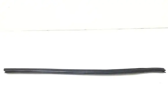 Nissan Qashqai Front door trim bar 
