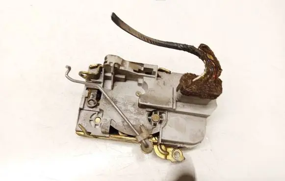 Citroen C5 Front door lock 