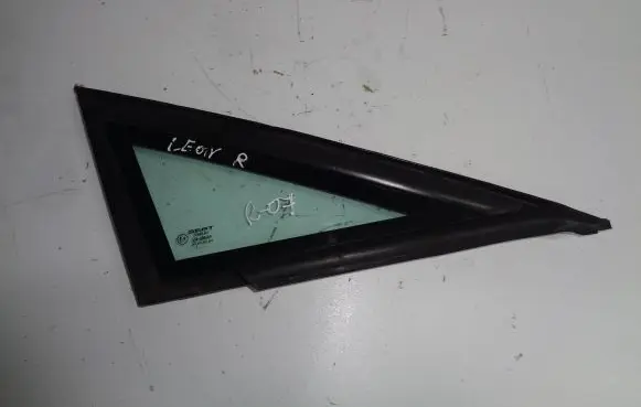 Seat Leon (1P) Front triangle window/glass 43R000469 STAR6LA55 DOT497M31AS2