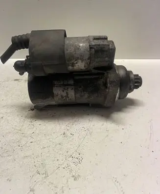 Volkswagen Golf V Starter motor 0812060052