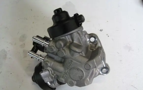 Jeep Grand Cherokee Fuel injection high pressure pump 0445012013