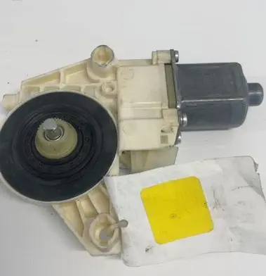 Mercedes-Benz C AMG W204 Front door window regulator motor A2048200142