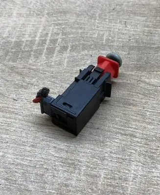 Opel Zafira A Brake pedal sensor switch 55701395 869619858