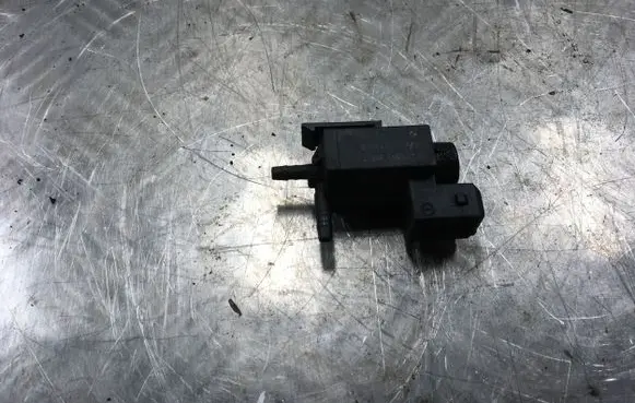 BMW 5 E39 Vacuum valve 72234100 1742712