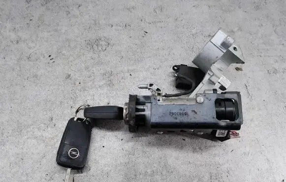 Opel Astra J Ignition lock 4121694