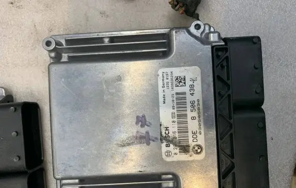 BMW 5 E60 E61 Engine control unit/module 8506438 0281016110 30505836