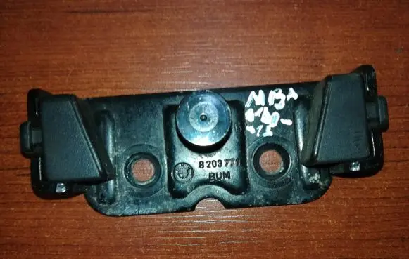 BMW 5 E60 E61 Rear door lock loop/hook striker 8203771