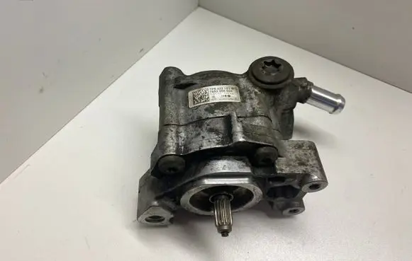 Volkswagen Touareg II Power steering pump 7P6422153B