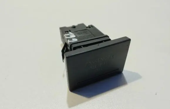 Volkswagen Touareg I Passenger airbag on/off switch 7L6919235A