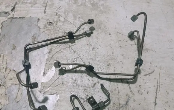 Volvo S40 Fuel injector supply line/pipe 