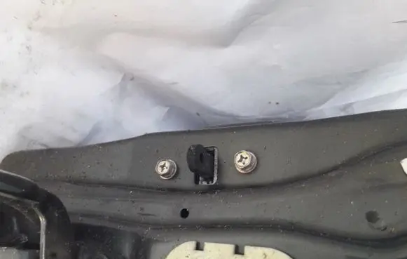 Mitsubishi Montero Rear door check strap stopper