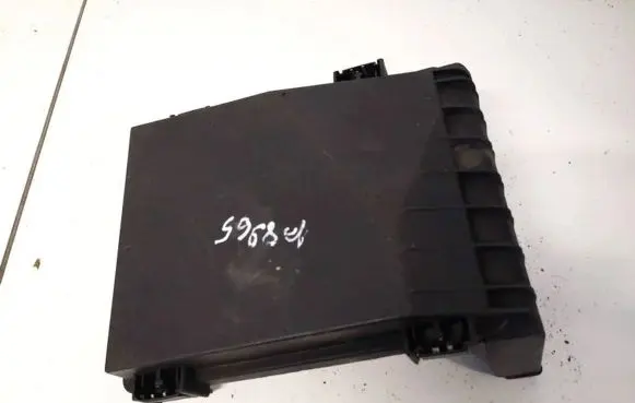 Volkswagen Golf V Fuse box cover 1k0937132