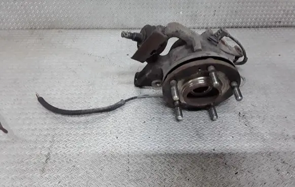 Hyundai i30 Front wheel hub spindle knuckle